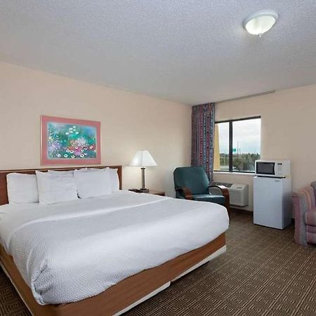 La Quinta Inn By Wyndham Indianapolis East-Post Drive Extérieur photo