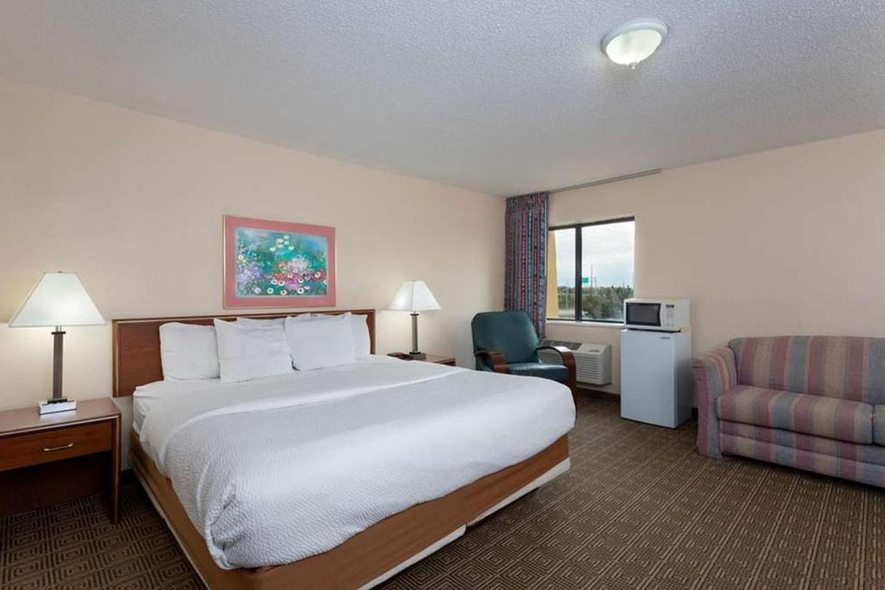 La Quinta Inn By Wyndham Indianapolis East-Post Drive Extérieur photo