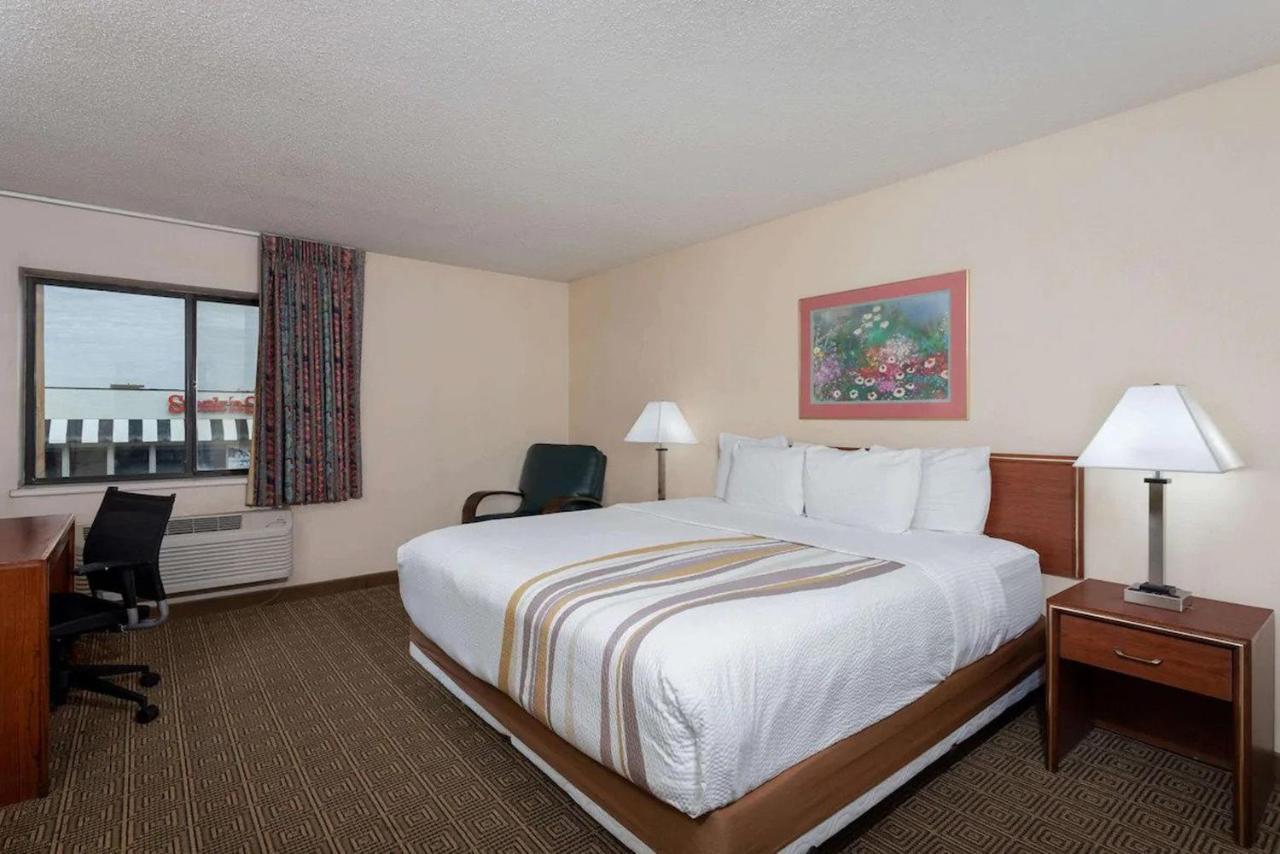 La Quinta Inn By Wyndham Indianapolis East-Post Drive Extérieur photo