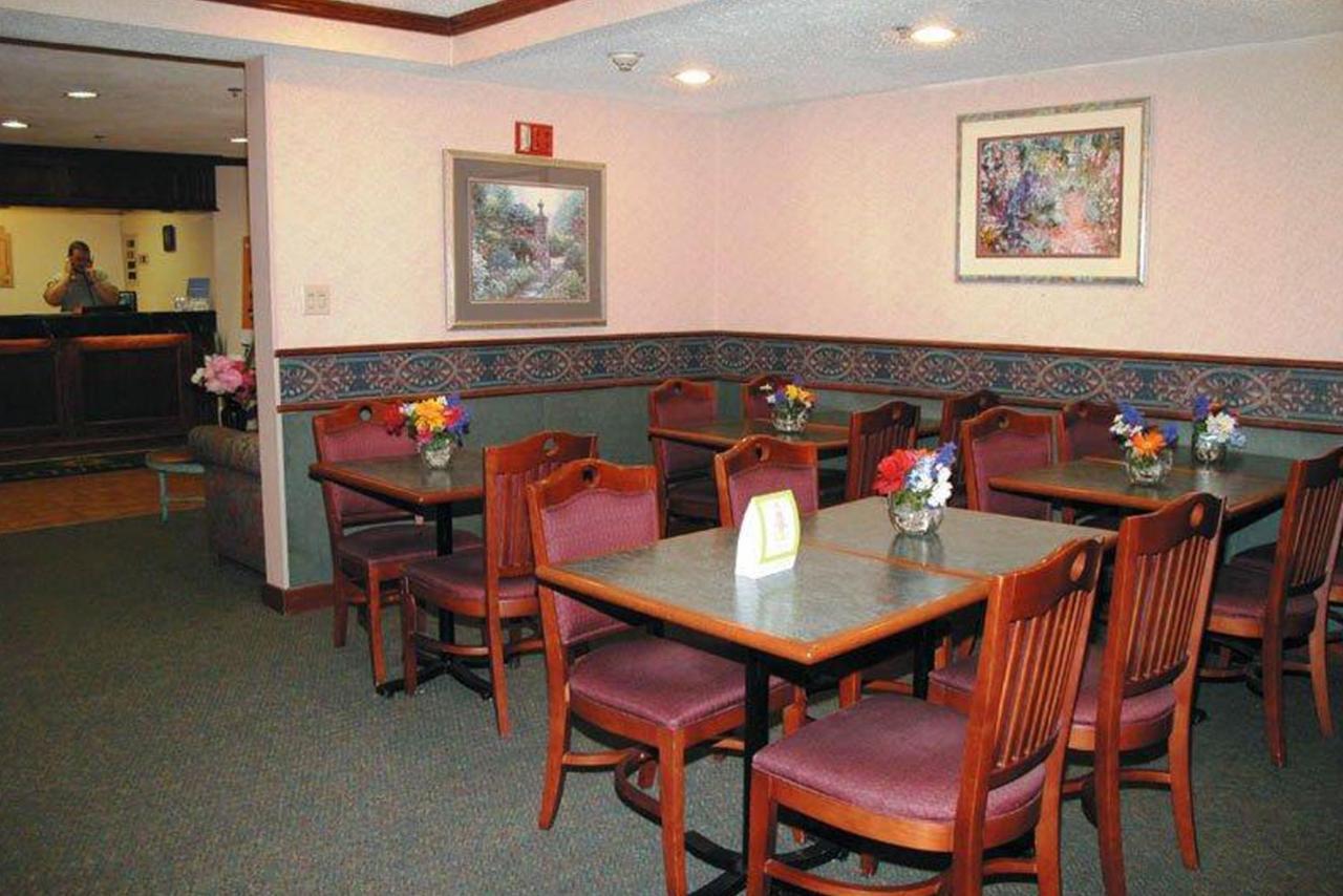 La Quinta Inn By Wyndham Indianapolis East-Post Drive Extérieur photo