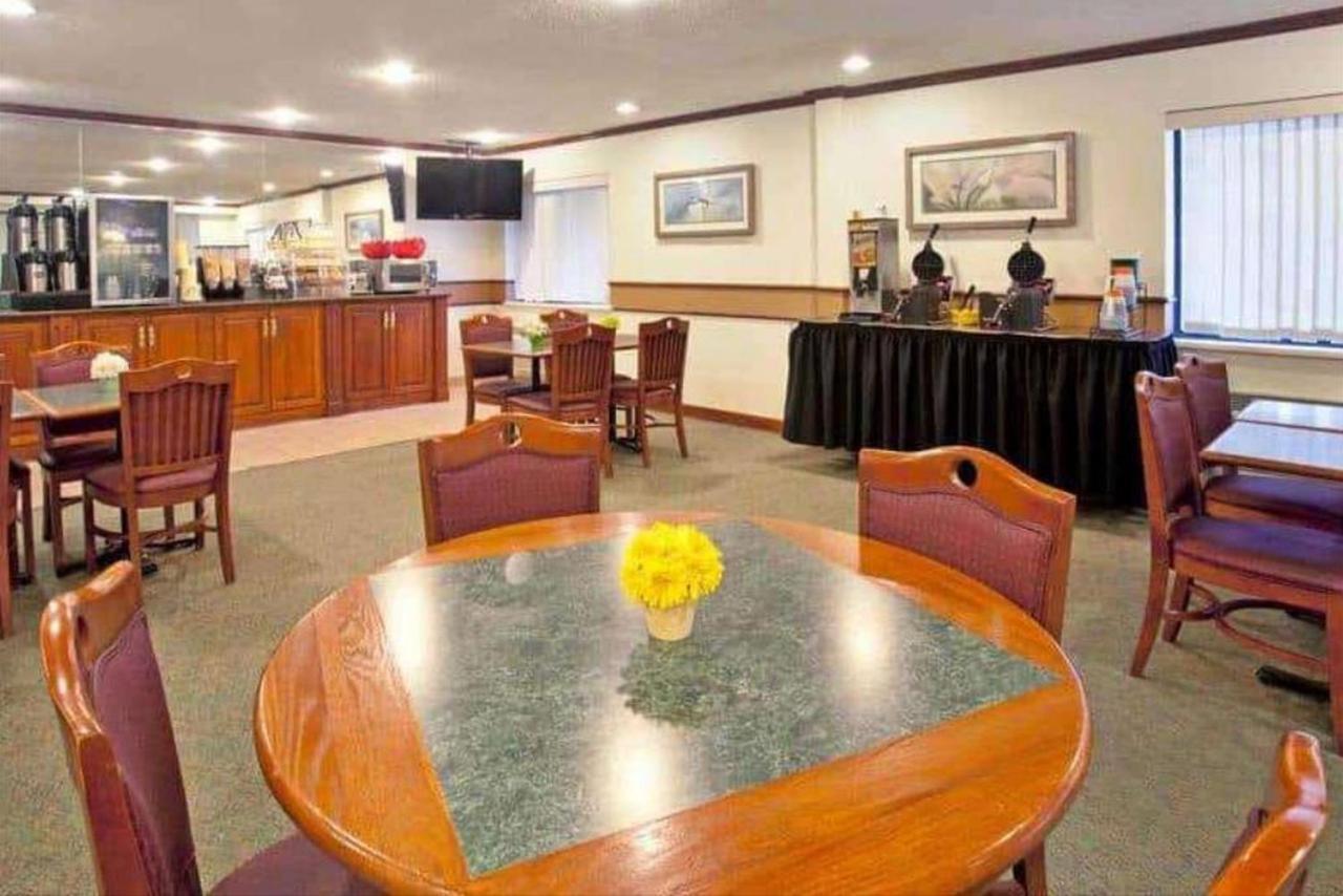 La Quinta Inn By Wyndham Indianapolis East-Post Drive Extérieur photo
