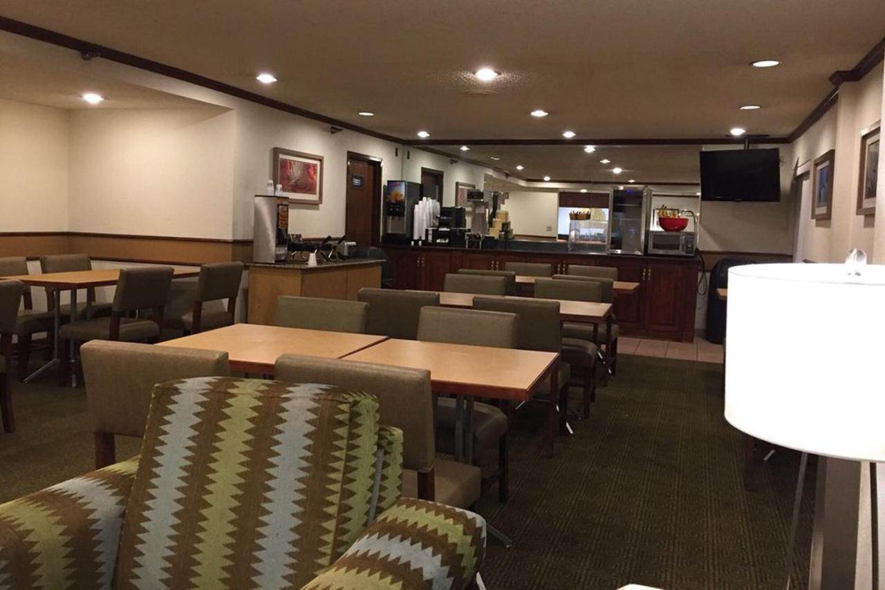 La Quinta Inn By Wyndham Indianapolis East-Post Drive Extérieur photo