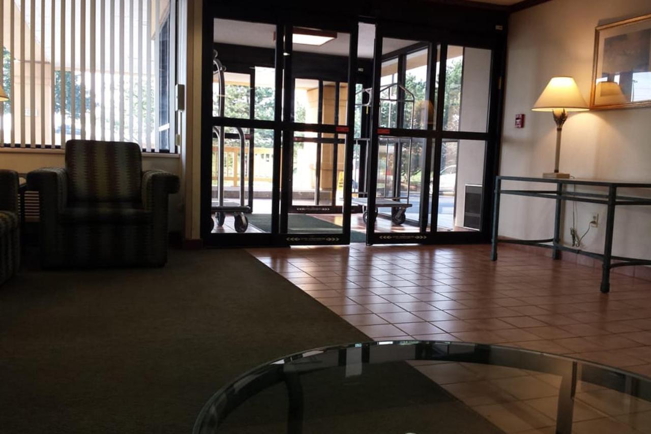 La Quinta Inn By Wyndham Indianapolis East-Post Drive Extérieur photo