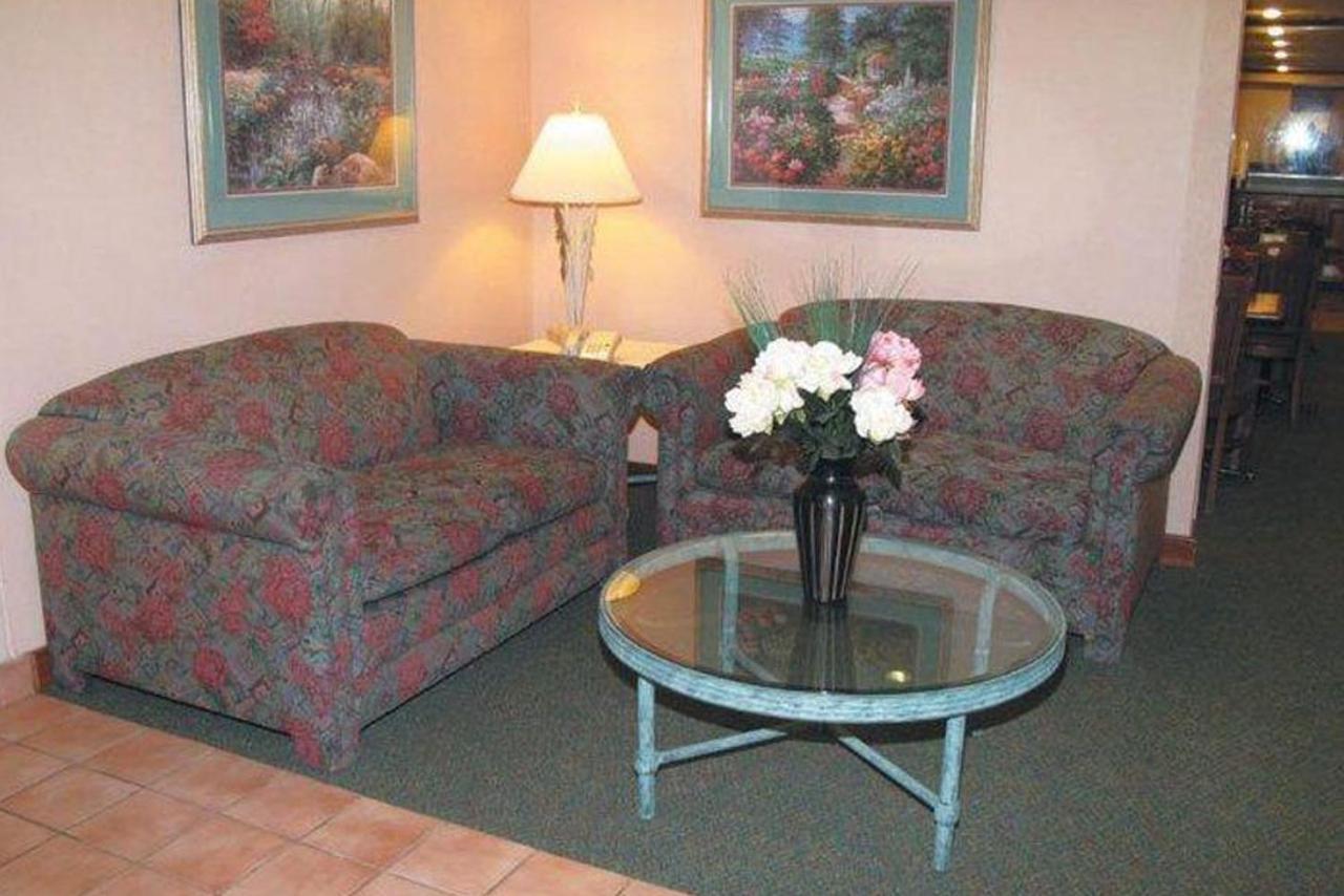 La Quinta Inn By Wyndham Indianapolis East-Post Drive Extérieur photo