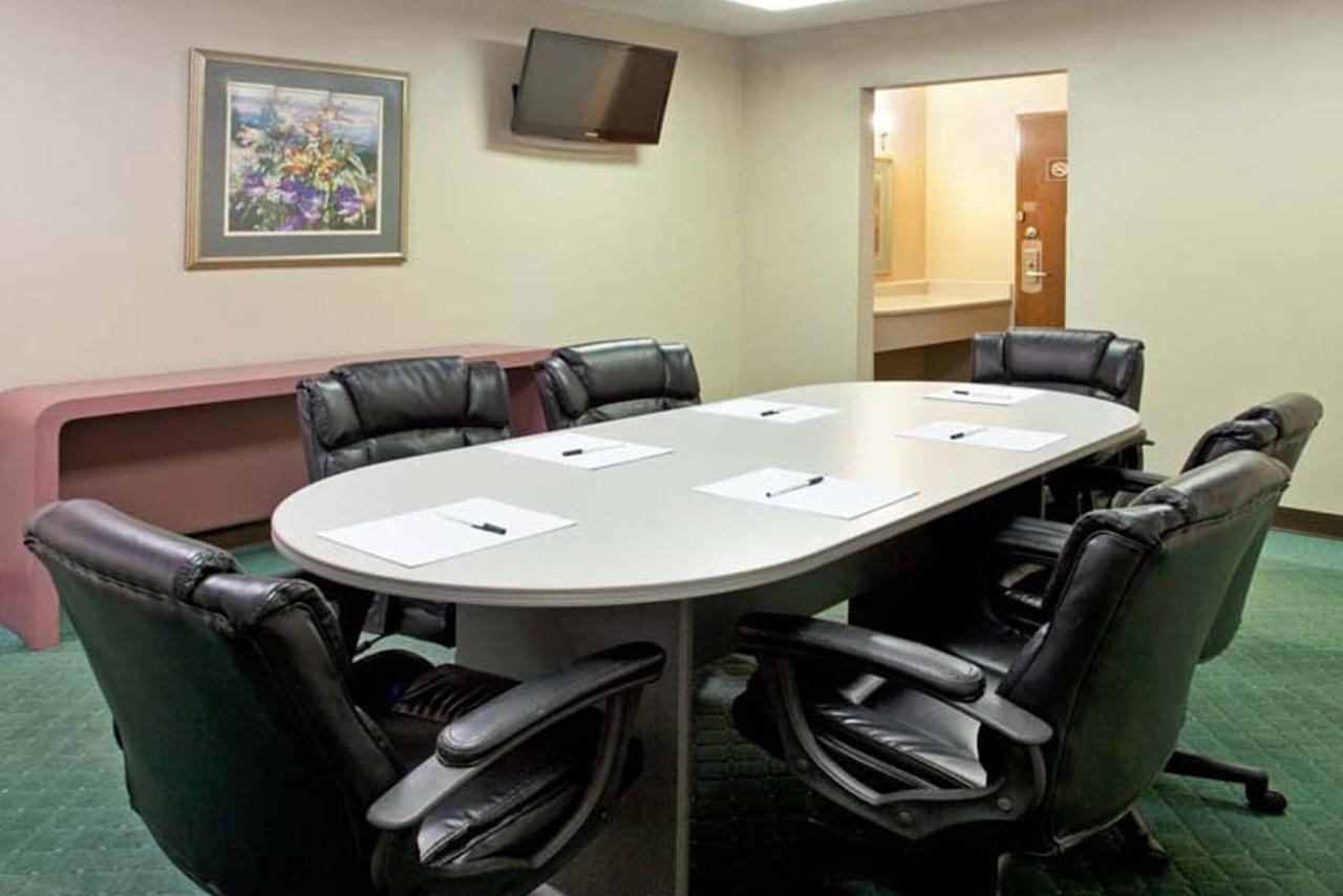 La Quinta Inn By Wyndham Indianapolis East-Post Drive Extérieur photo