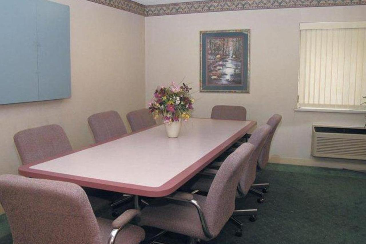 La Quinta Inn By Wyndham Indianapolis East-Post Drive Extérieur photo