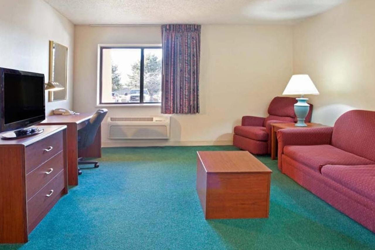 La Quinta Inn By Wyndham Indianapolis East-Post Drive Extérieur photo
