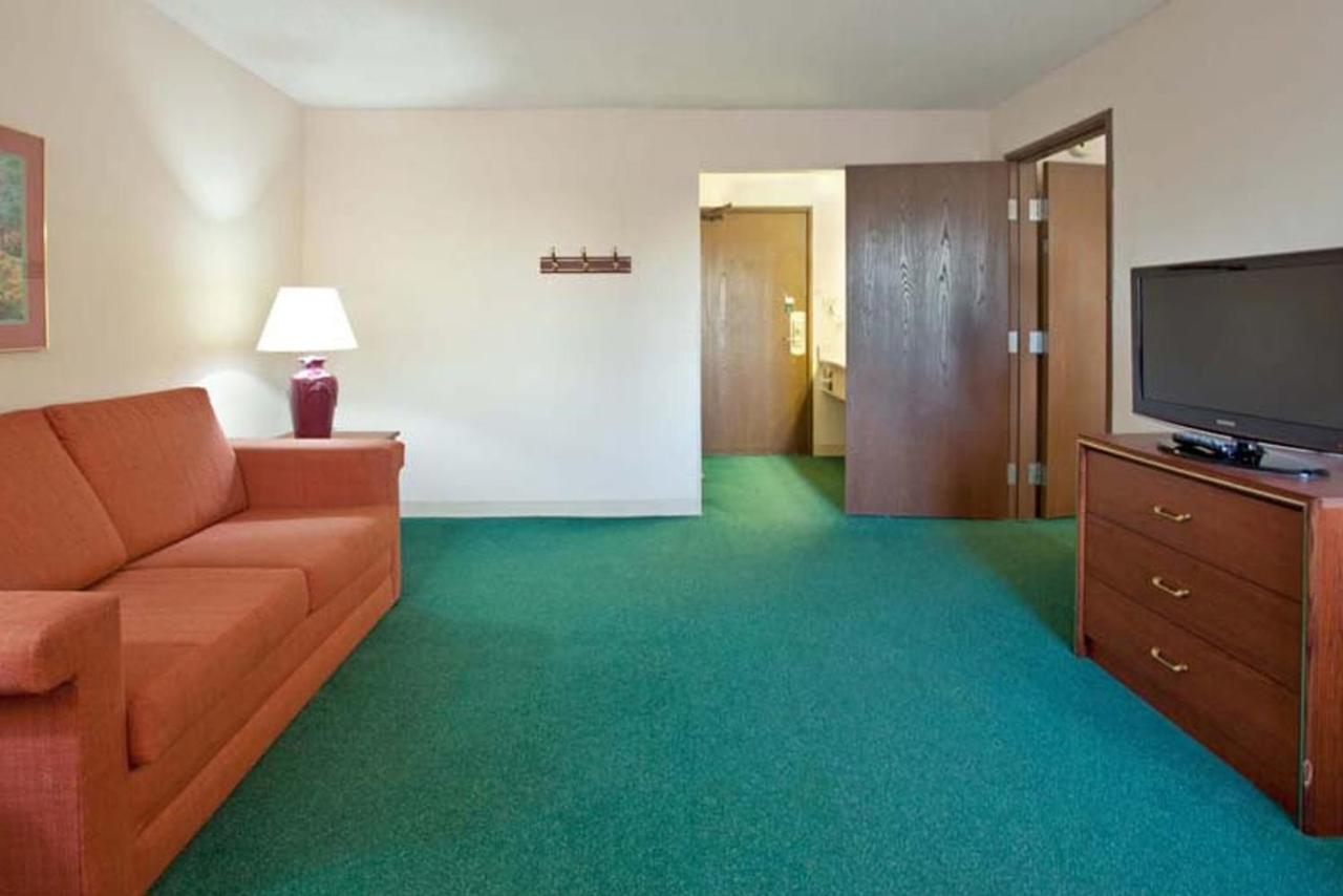La Quinta Inn By Wyndham Indianapolis East-Post Drive Extérieur photo