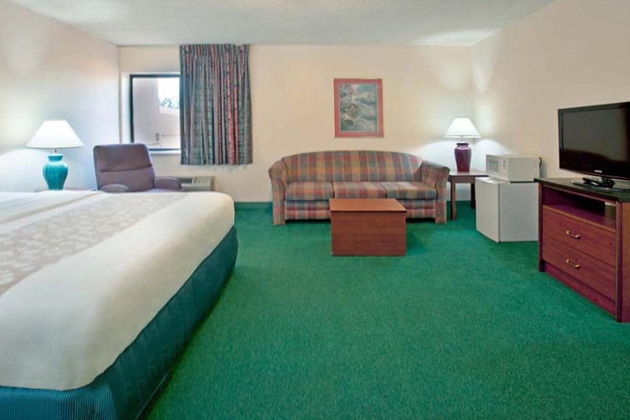 La Quinta Inn By Wyndham Indianapolis East-Post Drive Extérieur photo