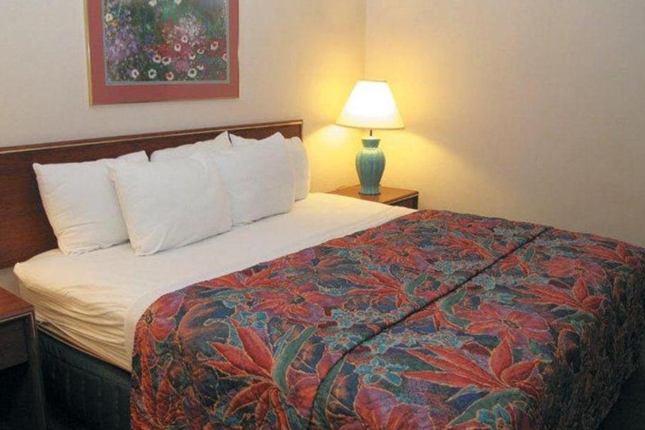 La Quinta Inn By Wyndham Indianapolis East-Post Drive Extérieur photo