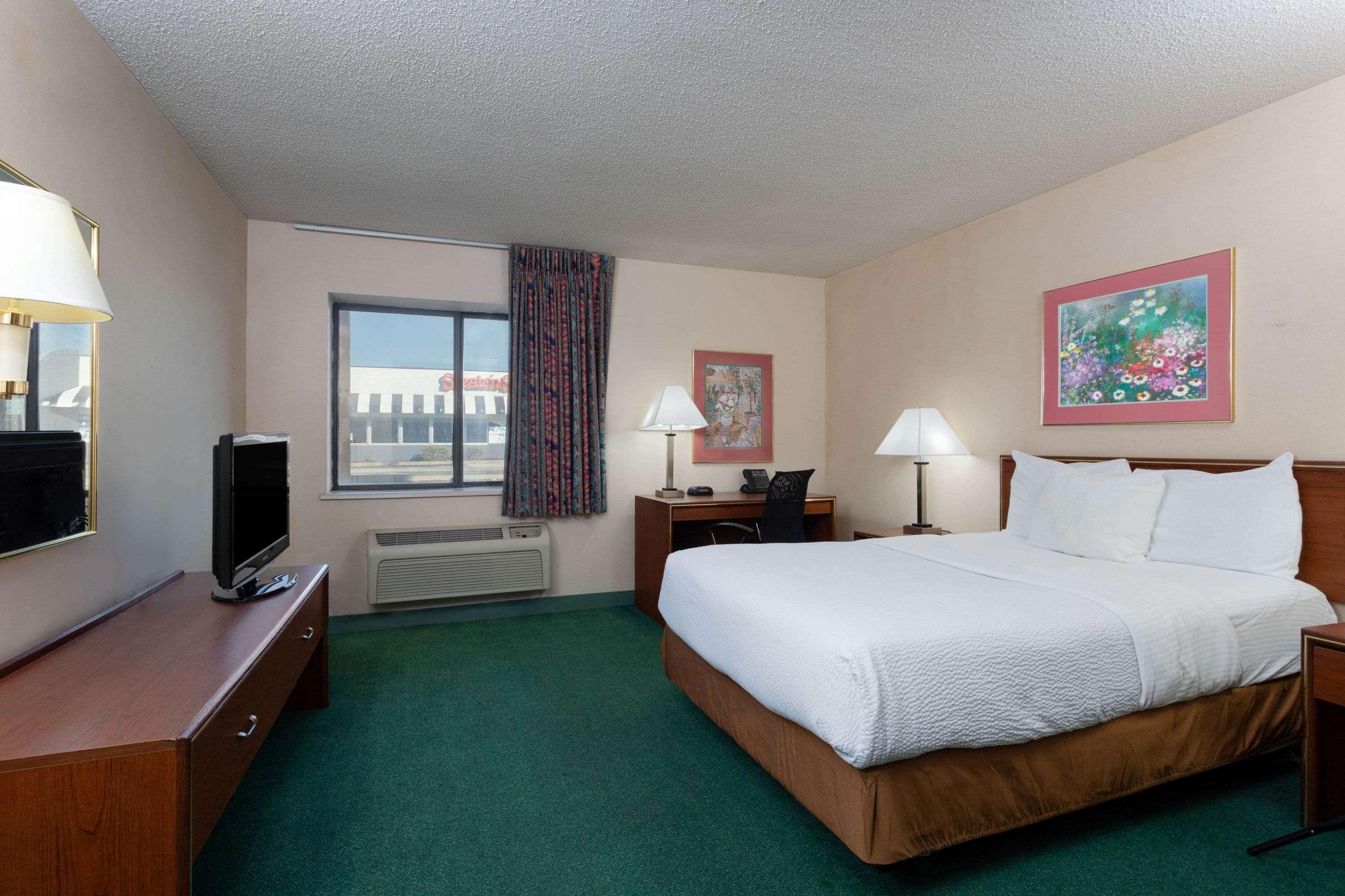 La Quinta Inn By Wyndham Indianapolis East-Post Drive Extérieur photo