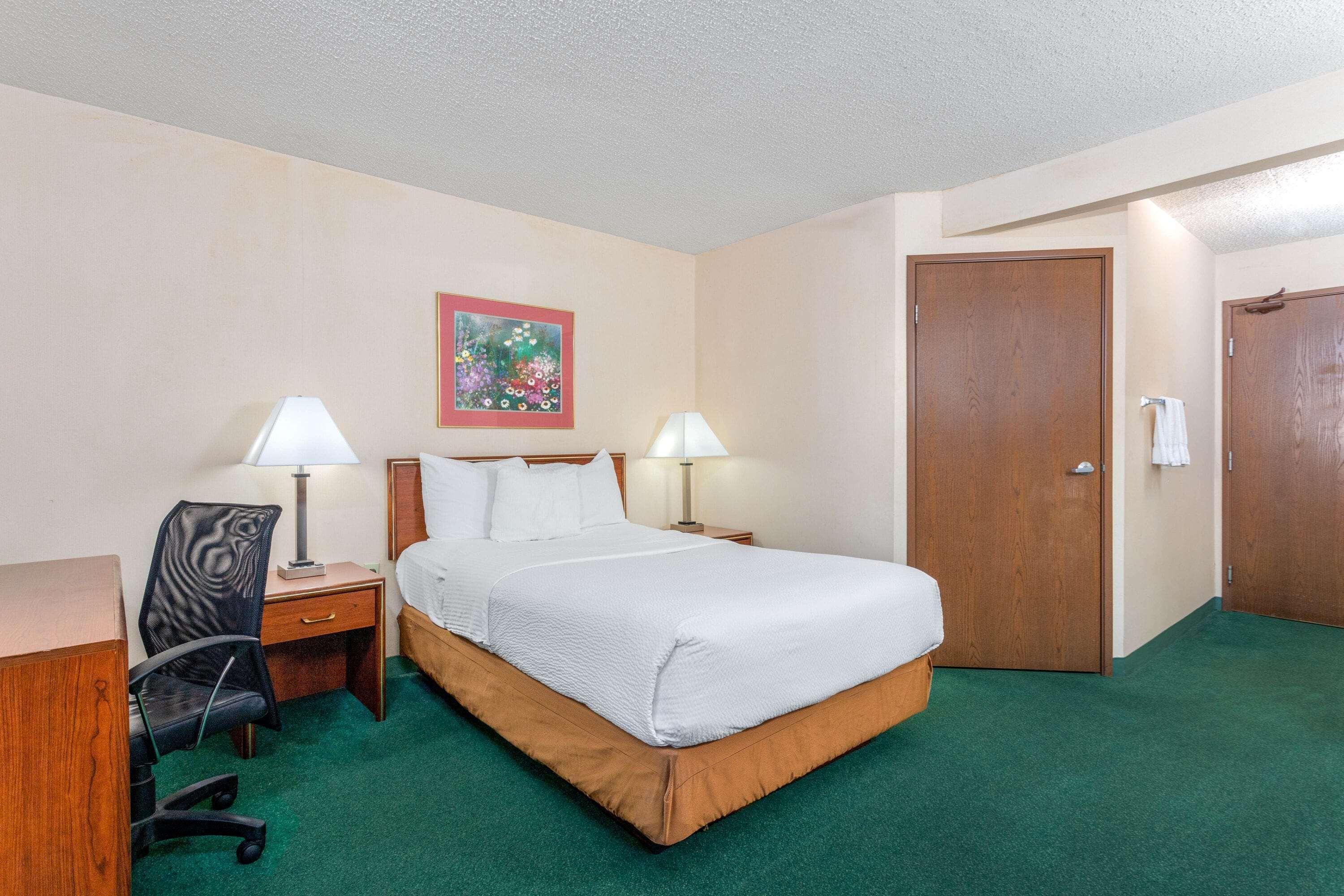 La Quinta Inn By Wyndham Indianapolis East-Post Drive Extérieur photo