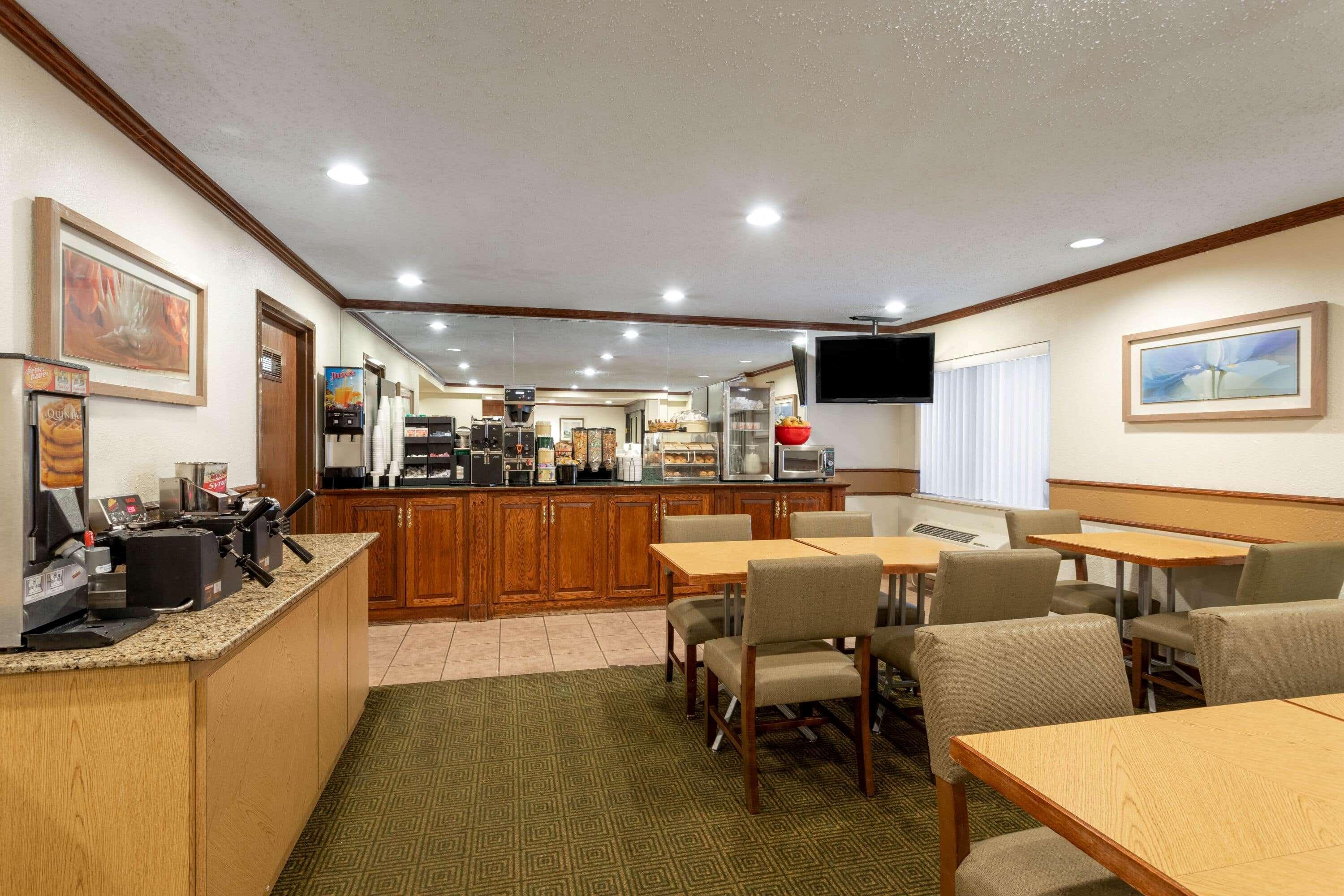 La Quinta Inn By Wyndham Indianapolis East-Post Drive Extérieur photo