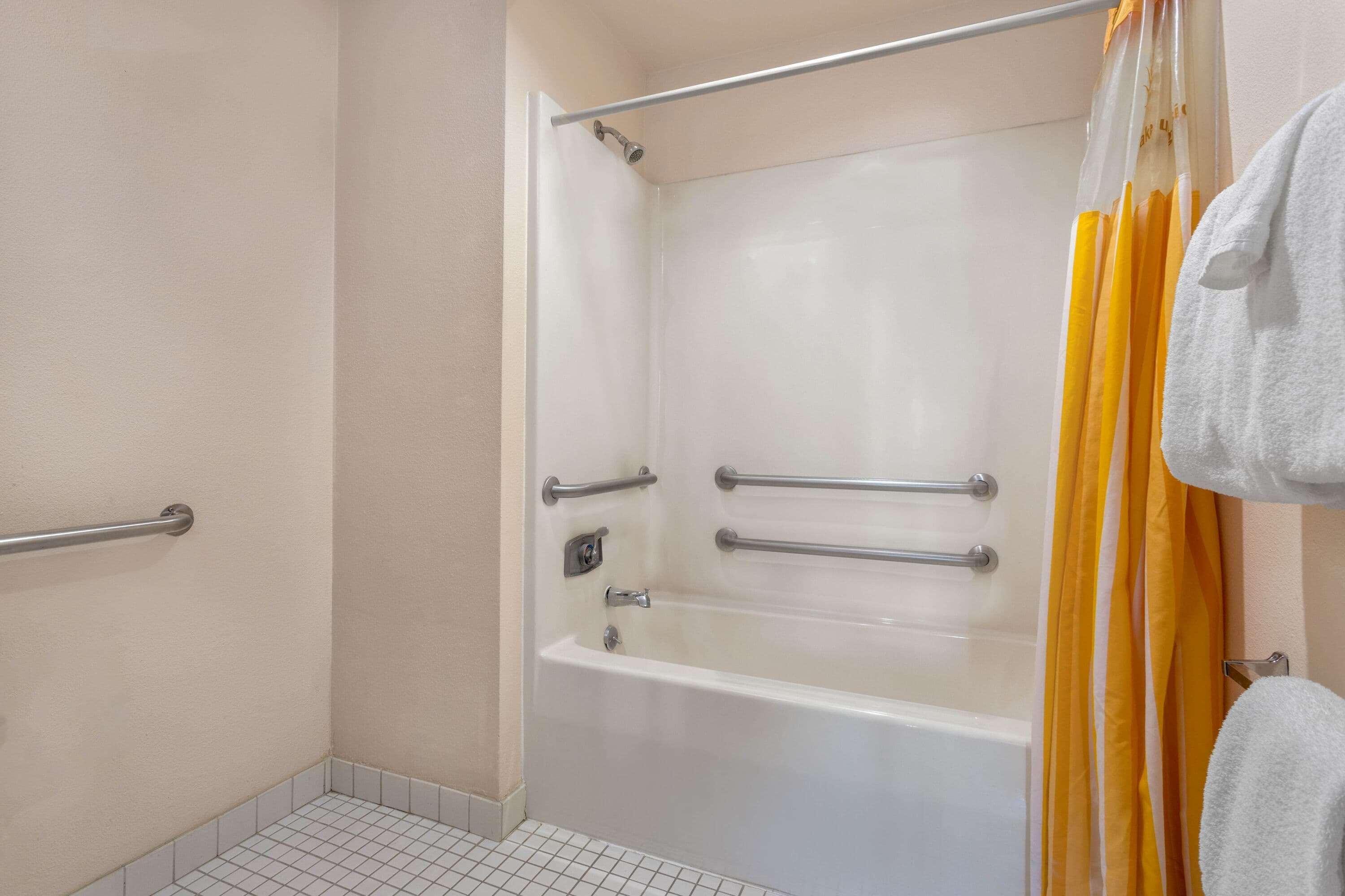 La Quinta Inn By Wyndham Indianapolis East-Post Drive Extérieur photo