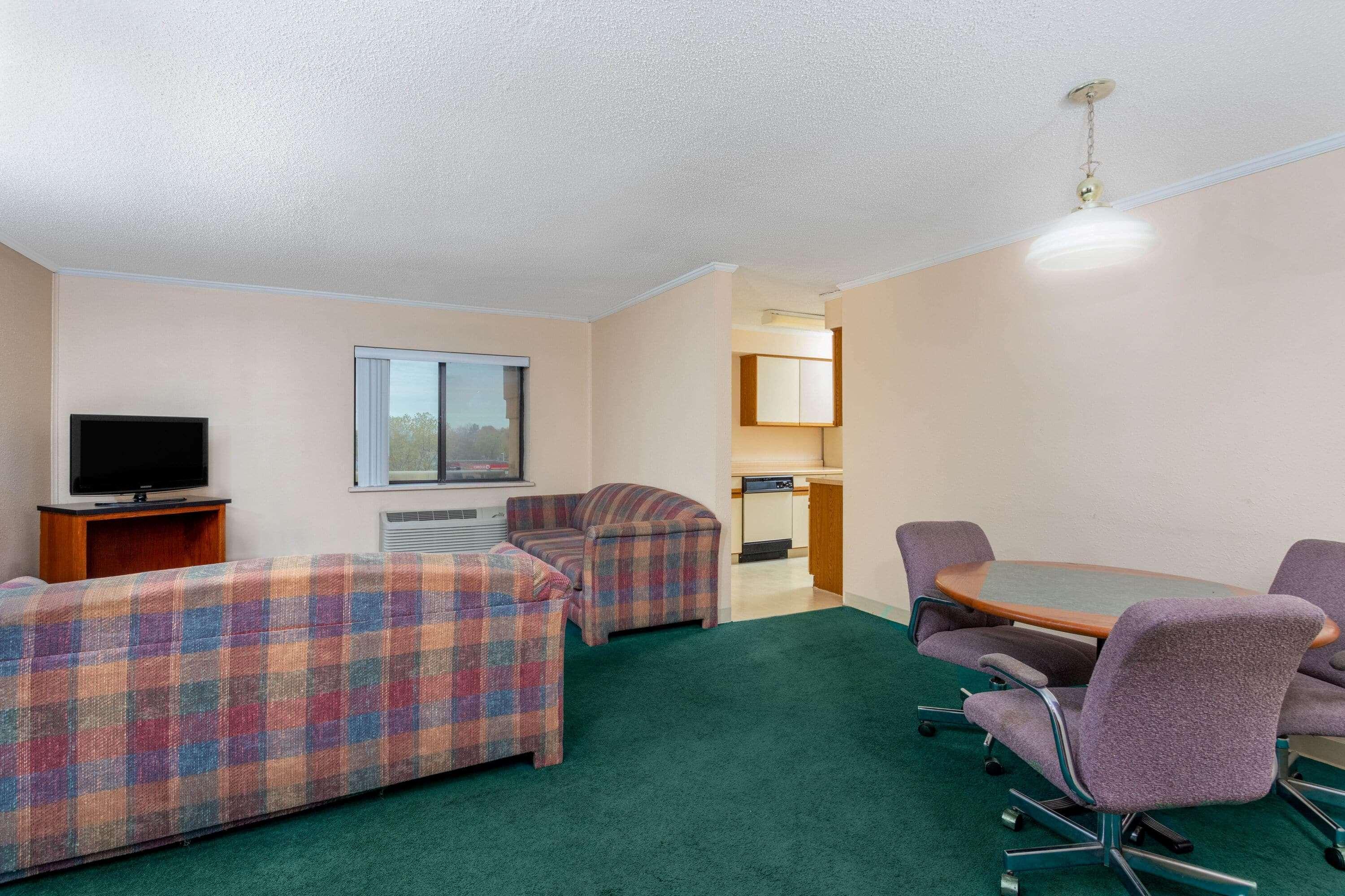 La Quinta Inn By Wyndham Indianapolis East-Post Drive Extérieur photo