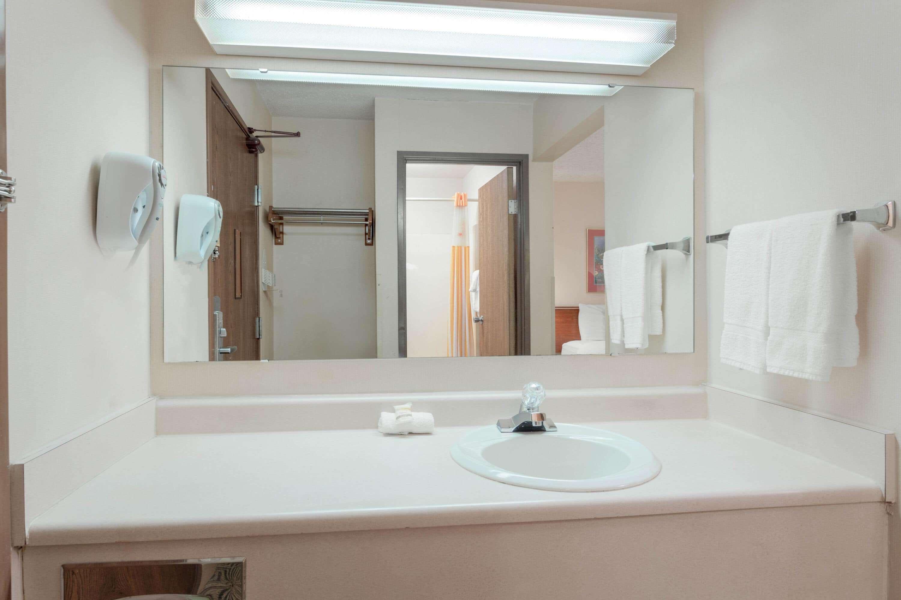 La Quinta Inn By Wyndham Indianapolis East-Post Drive Extérieur photo