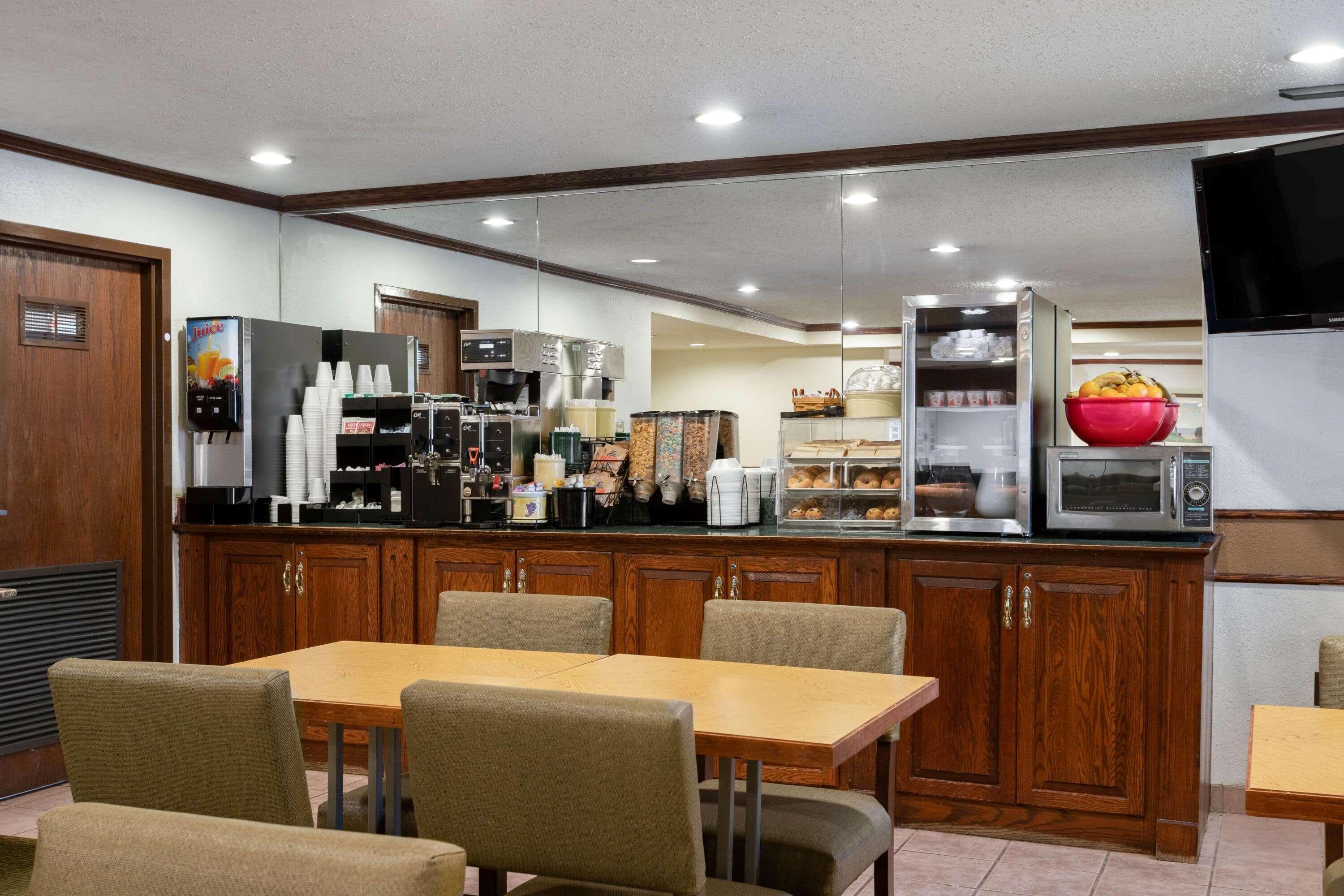 La Quinta Inn By Wyndham Indianapolis East-Post Drive Extérieur photo