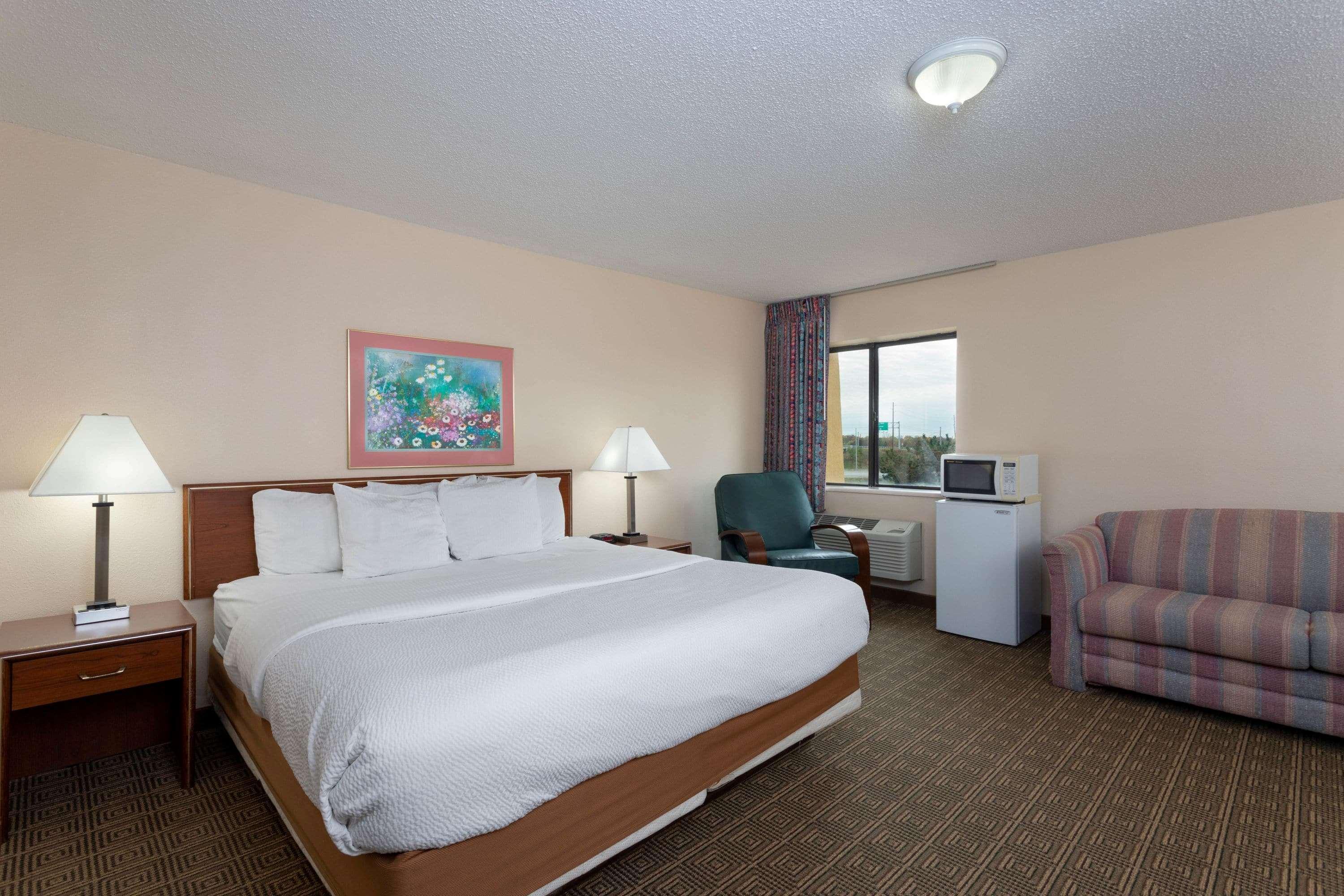 La Quinta Inn By Wyndham Indianapolis East-Post Drive Extérieur photo